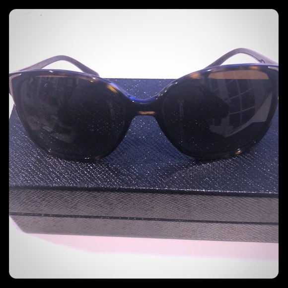 prada sunglasses spr01o